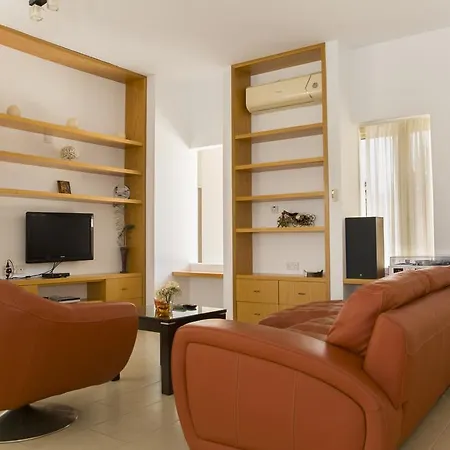 Eliofos Luxury Polis