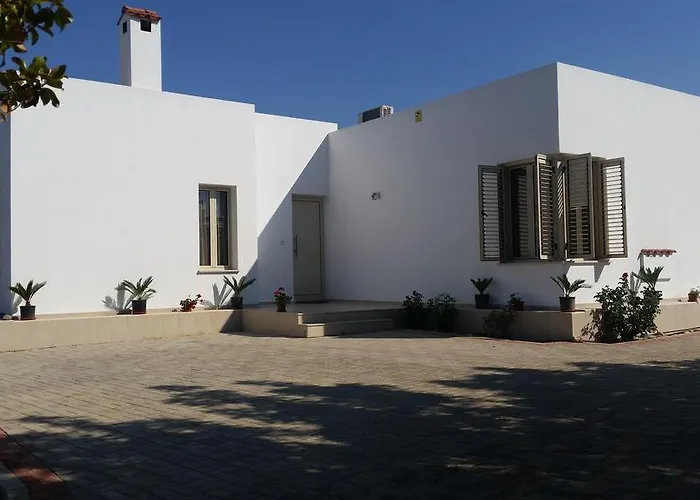 Eliofos Luxury Polis