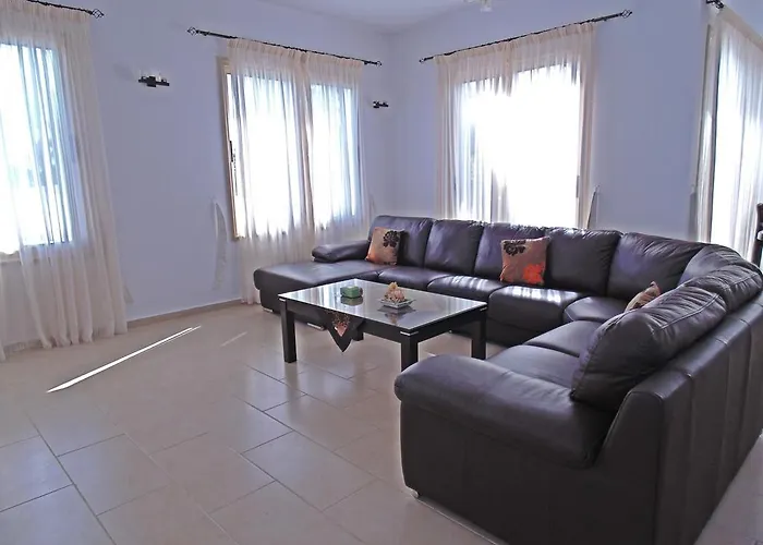 Eliofos Luxury * Polis