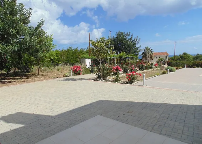 Eliofos Luxury Polis