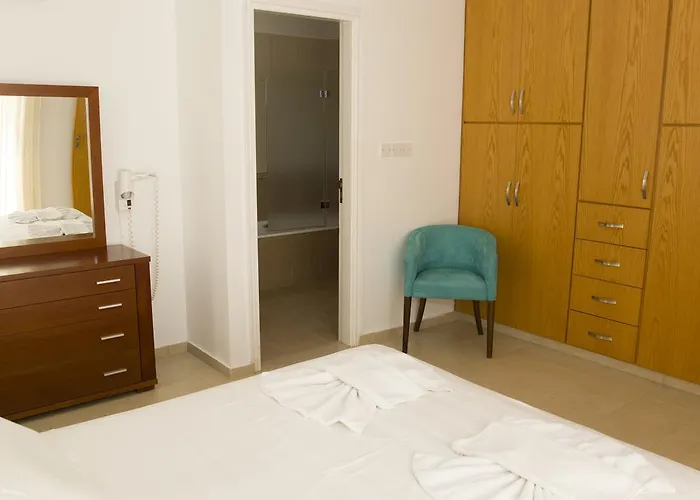 Eliofos Luxury Polis