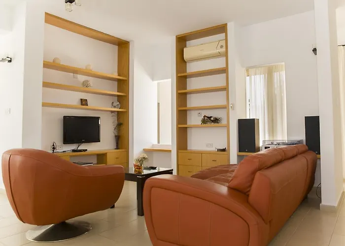 Eliofos Luxury Polis