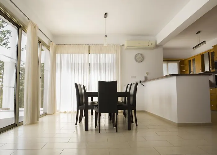 Eliofos Luxury Polis